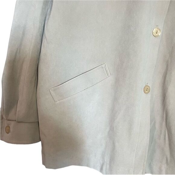 3 for $30! Cleo button up shirt with pockets. Size large - Picture 3 of 10